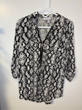 Calvin Klein Black & White Snakeskin Zip blouse